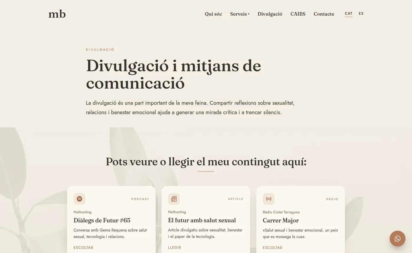 Página de divulgación con tarjetas de pódcast, artículo y radio